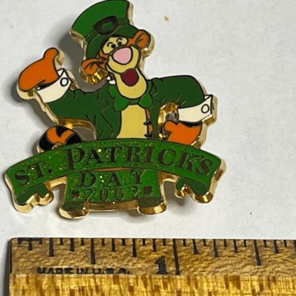 Tigger from Winnie the Pooh St. Patrick's Day 2002 Lapel Hat Vest Pin 1.25" - Picture 12 of 16
